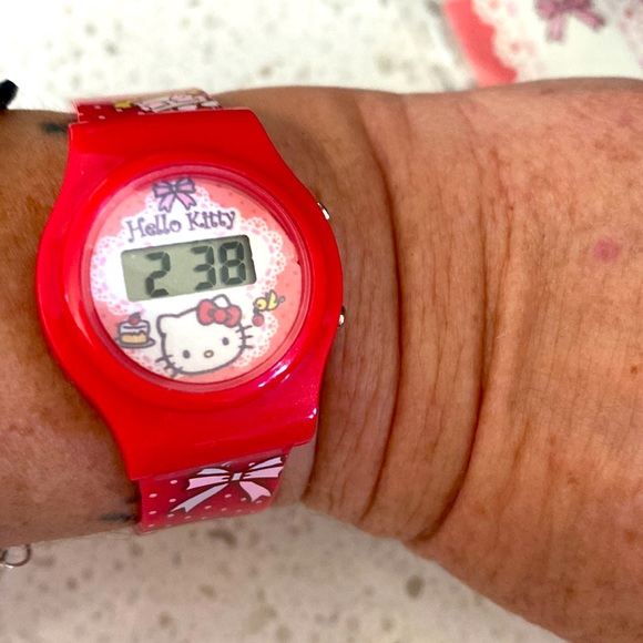 Hello Kitty watch Brand New in Packaging New Battery - Picture 1 of 4